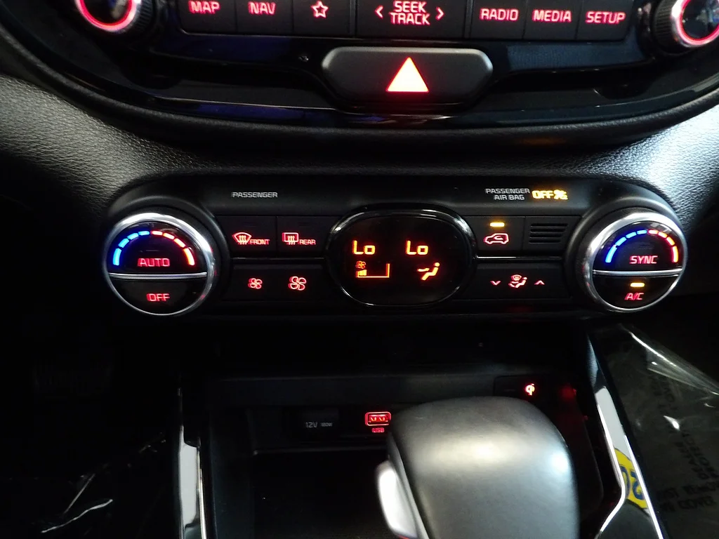 Used 2022 Neptune Blue/Cherry Black Kia X-Line image 32