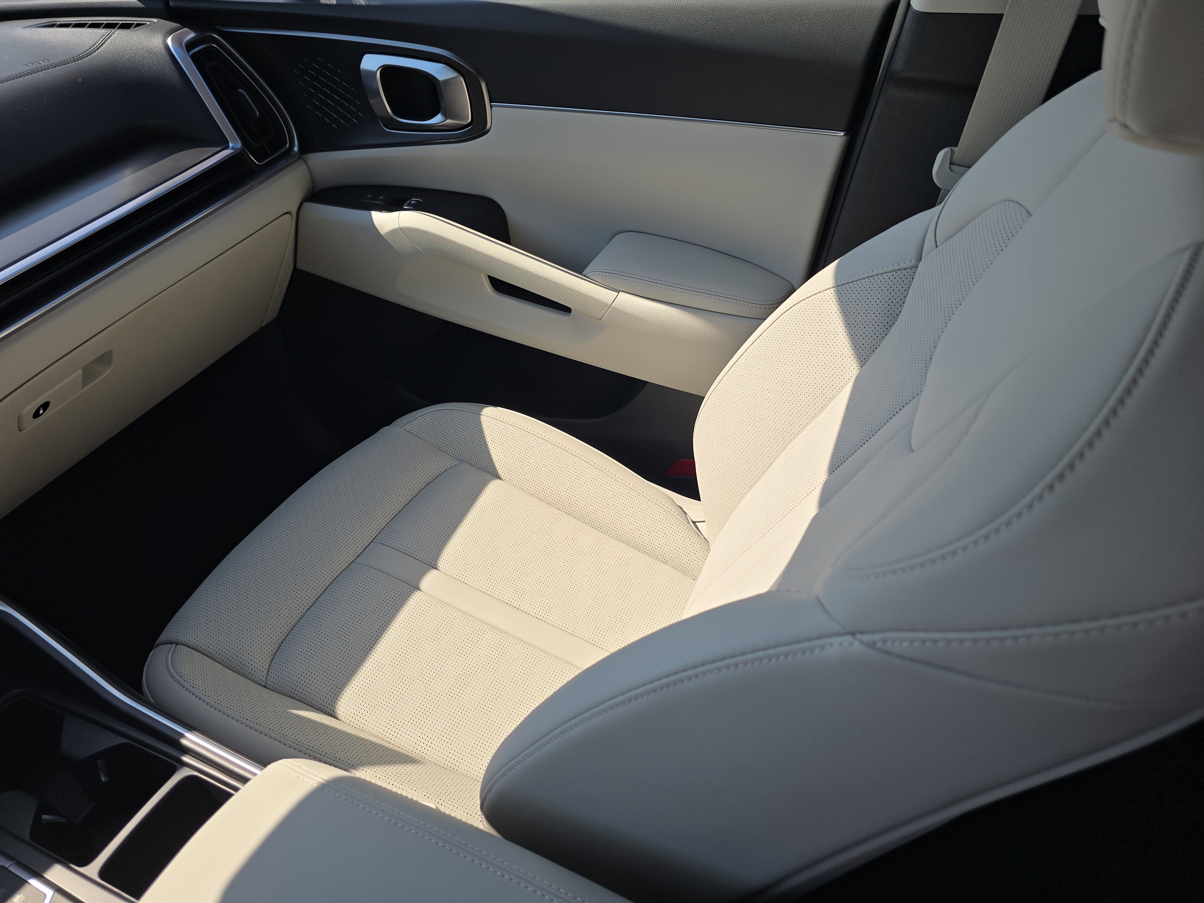 New 2026 Snow White Pearl Kia EX AWD image 16