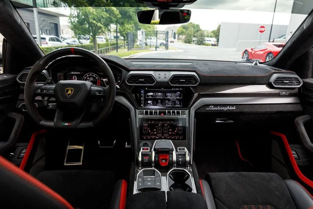 Used 2024 White Lamborghini Performante image 18