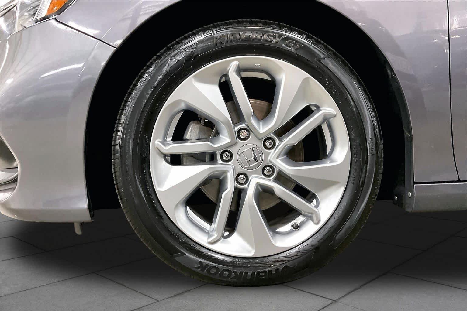 Used 2018 Modern Steel Metallic Honda LX 1.5T image 11