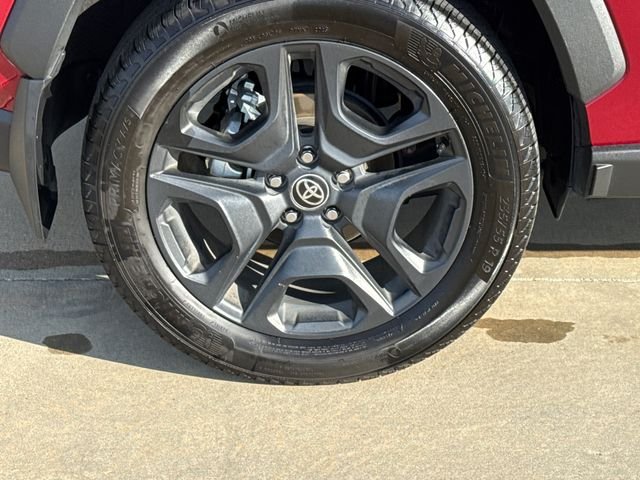 Used 2025  Toyota XLE Premium image 9
