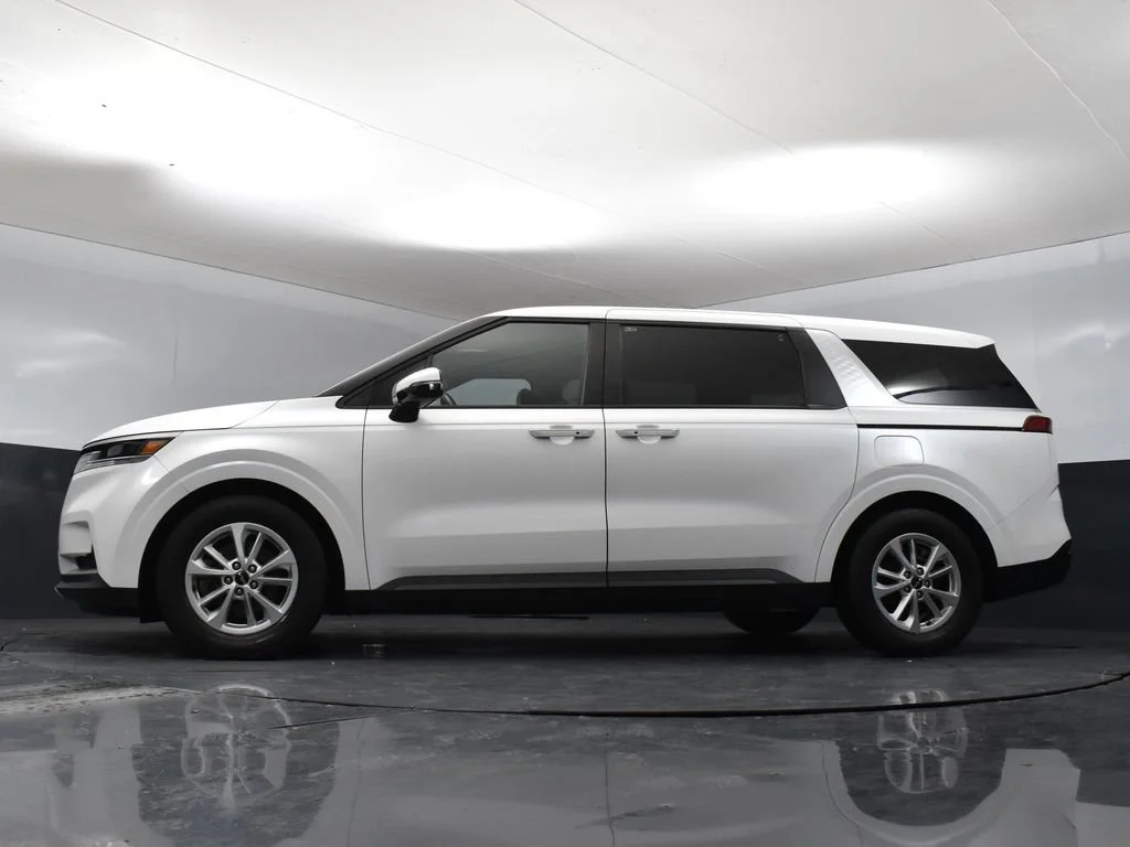 Certified Used 2022 White Kia LXS image 10