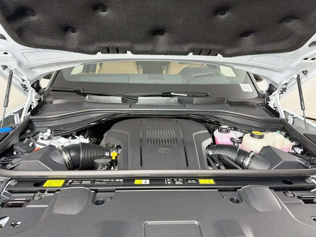New 2026 Fuji White Land Rover SE image 32