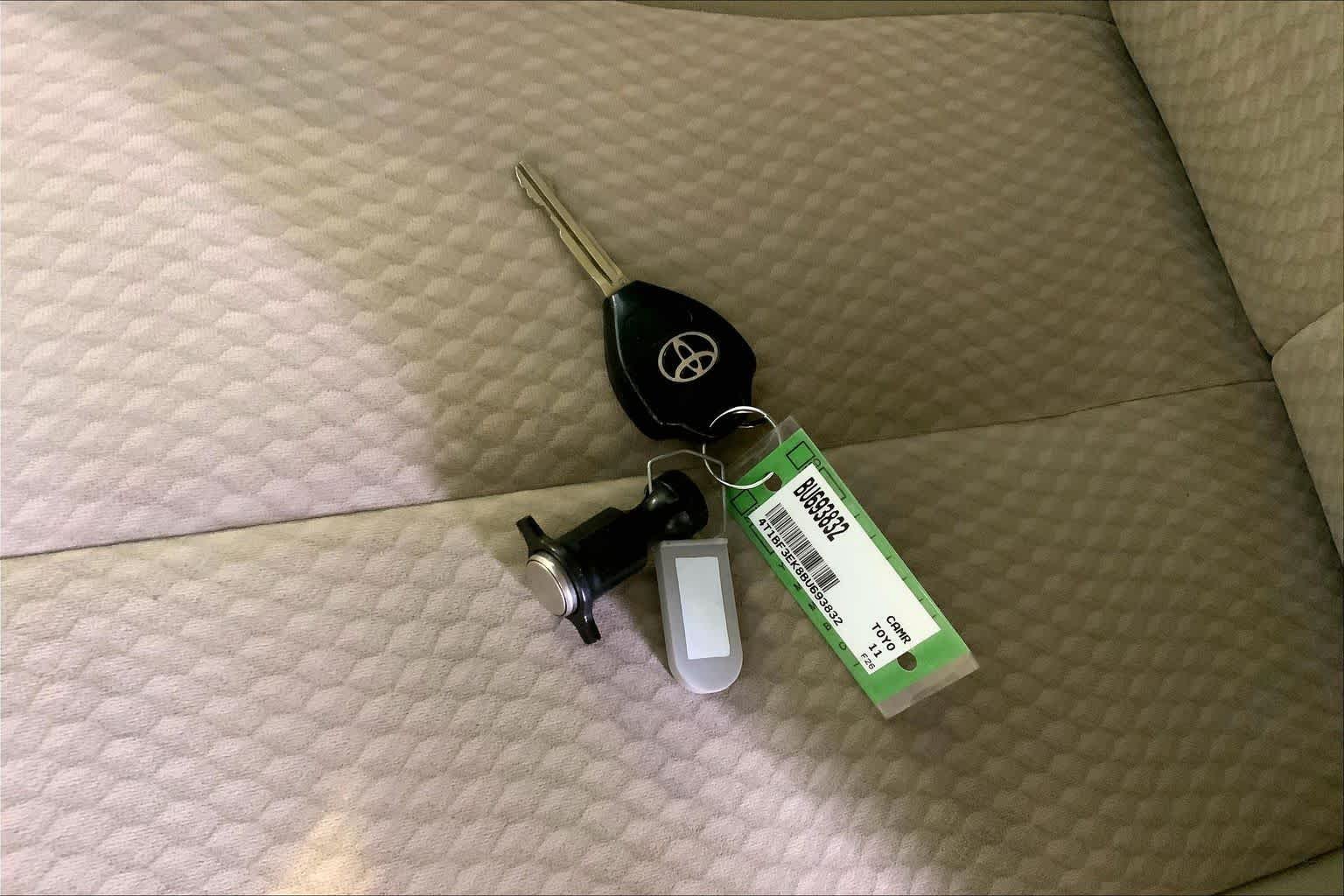 Used 2011 Aloe Green Metallic Toyota LE image 14