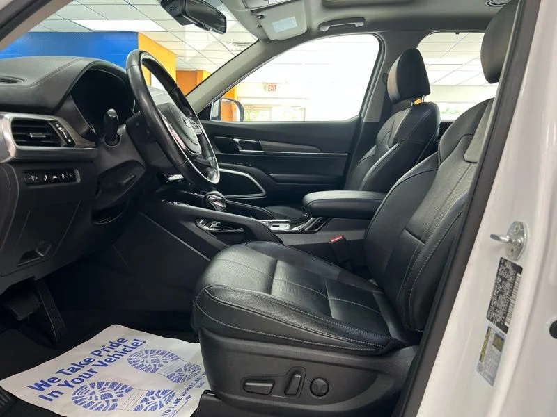 Used 2020 White Kia EX image 20