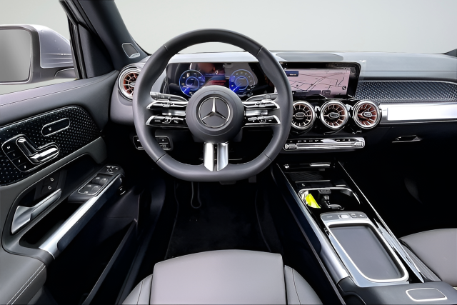 Used 2025 Silver Mercedes-Benz 250+ image 8