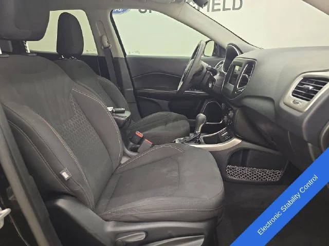 Used 2019 Diamond Black Jeep Sport image 9