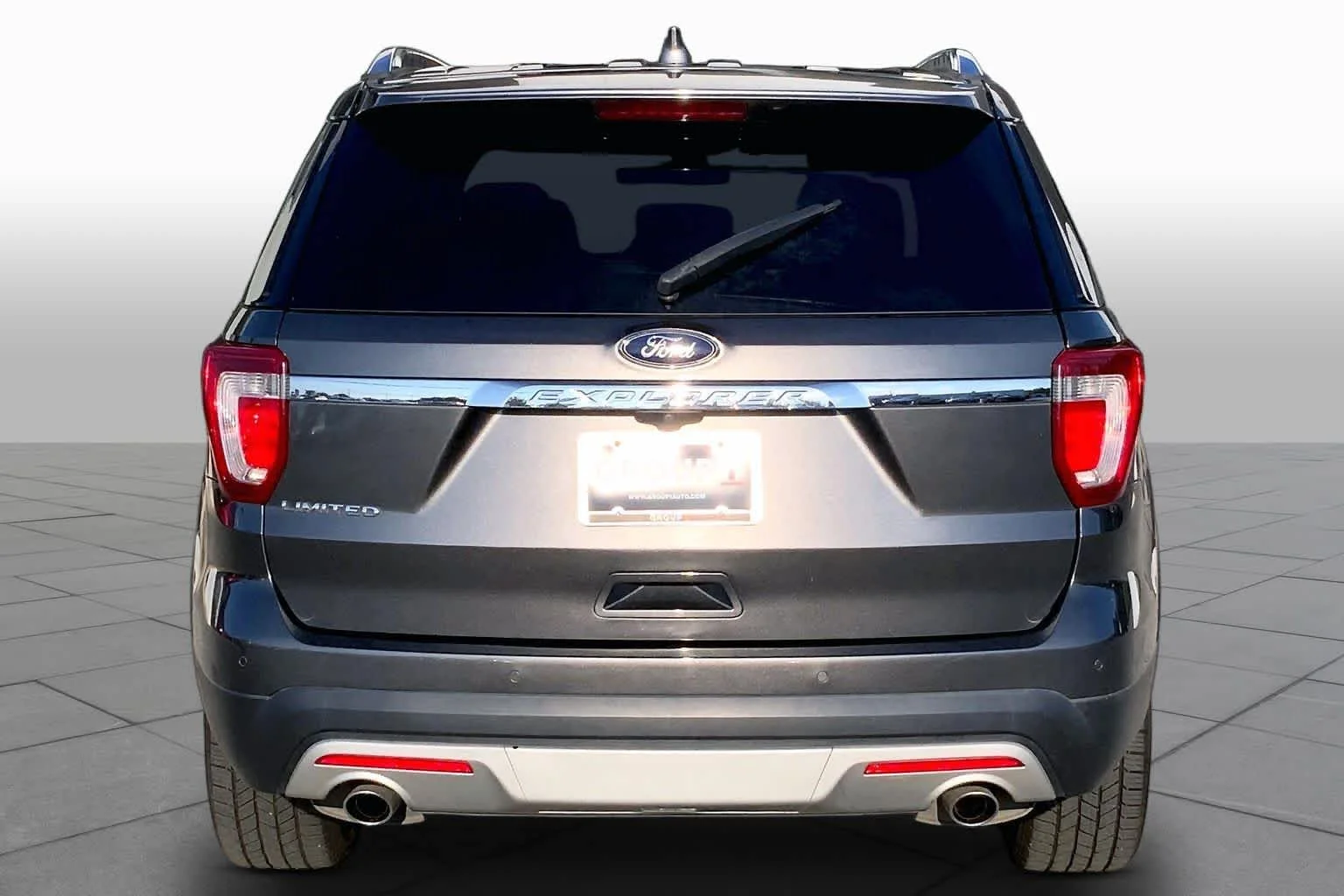 Used 2017 Magnetic Metallic Ford Limited image 4