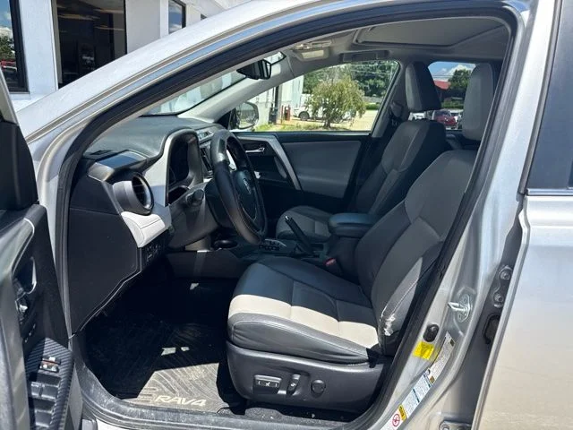 Used 2015 Classic Silver Metallic Toyota Limited image 8