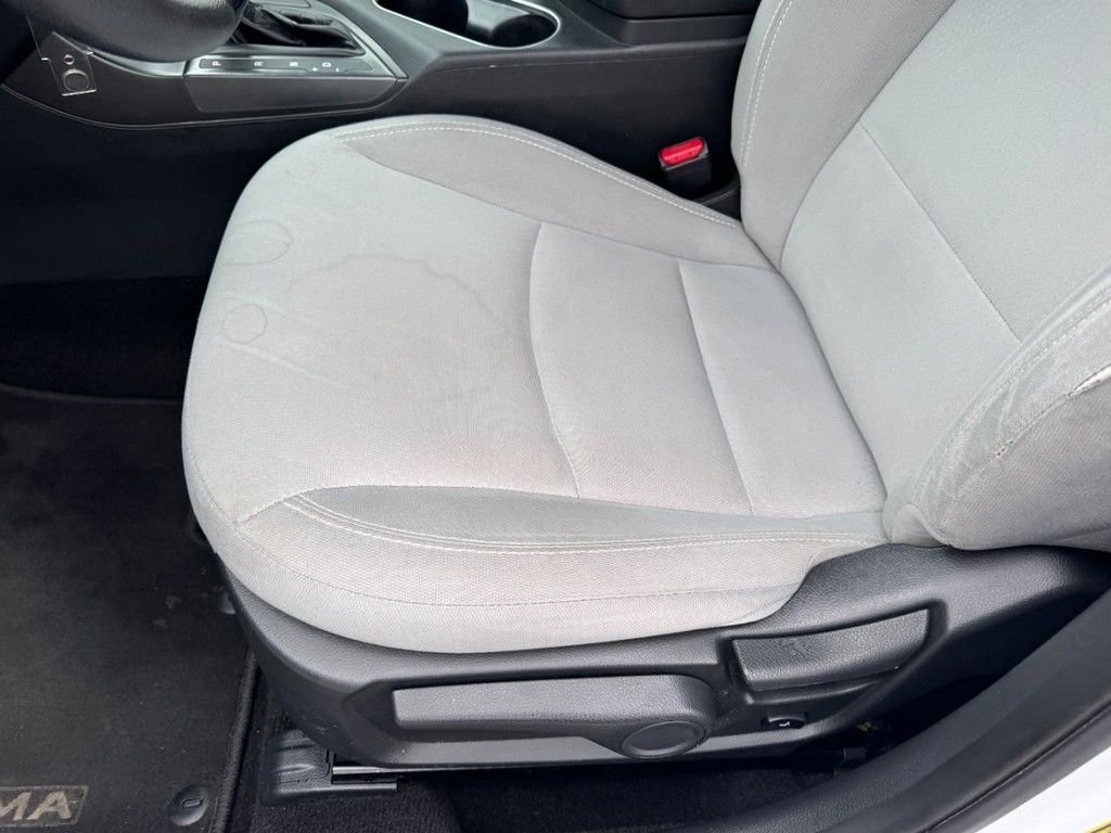 Used 2014 White Kia LX image 14