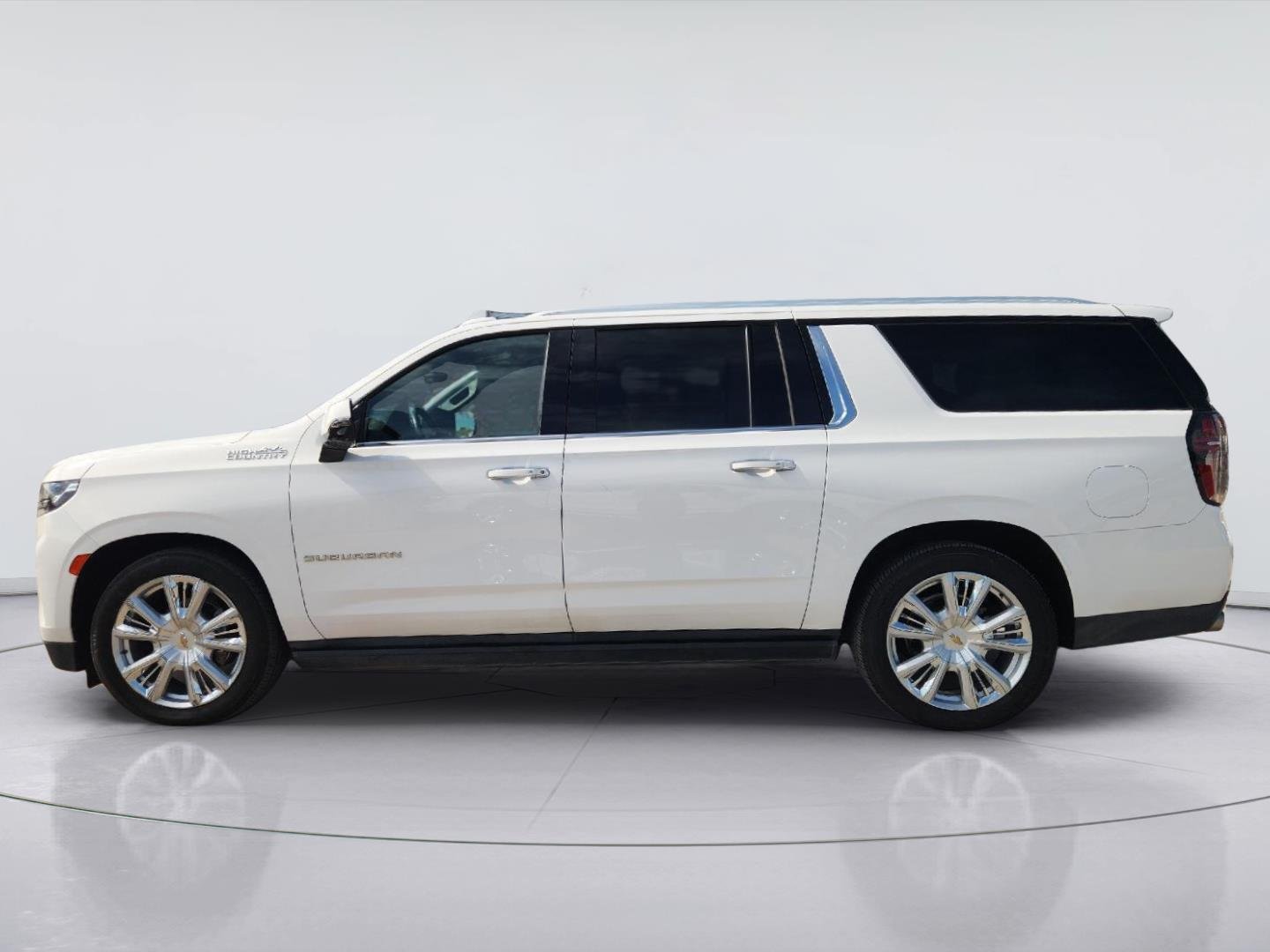2023 Chevrolet Suburban photo 4 of 30