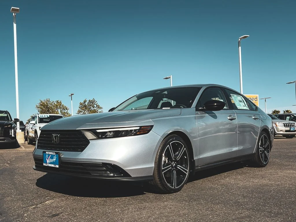 New 2026 Solar Silver Metallic Honda SE image 2