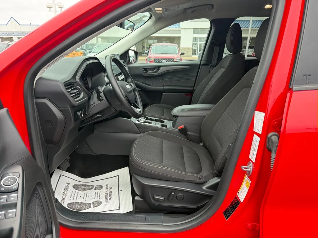 Used 2024 Red Ford Active image 9