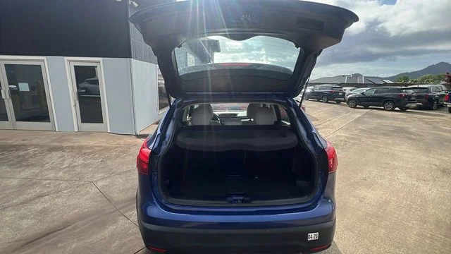 Used 2017 Blue Nissan SL image 10