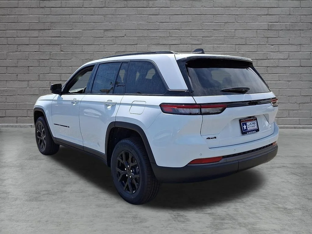New 2026 Bright White Clearcoat Jeep Laredo Altitude image 6