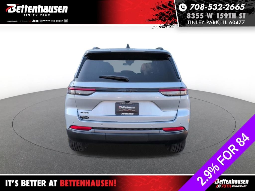 New 2026 Silver Zynith Exterior Paint Jeep Altitude image 6