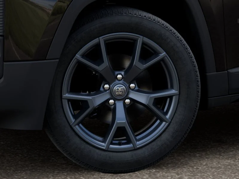New 2026 Diamond Black Crystal Pearl-Coat Exterior Paint Jeep  image 4
