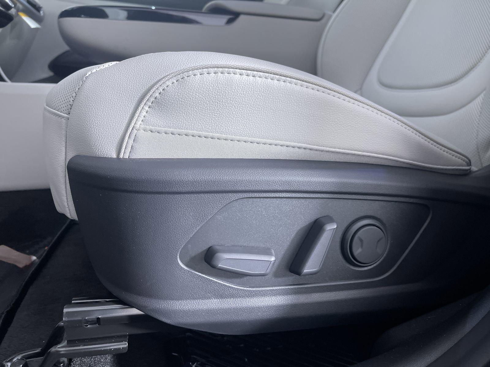 Certified Used 2026 Ecotronic Gray Hyundai Limited image 23