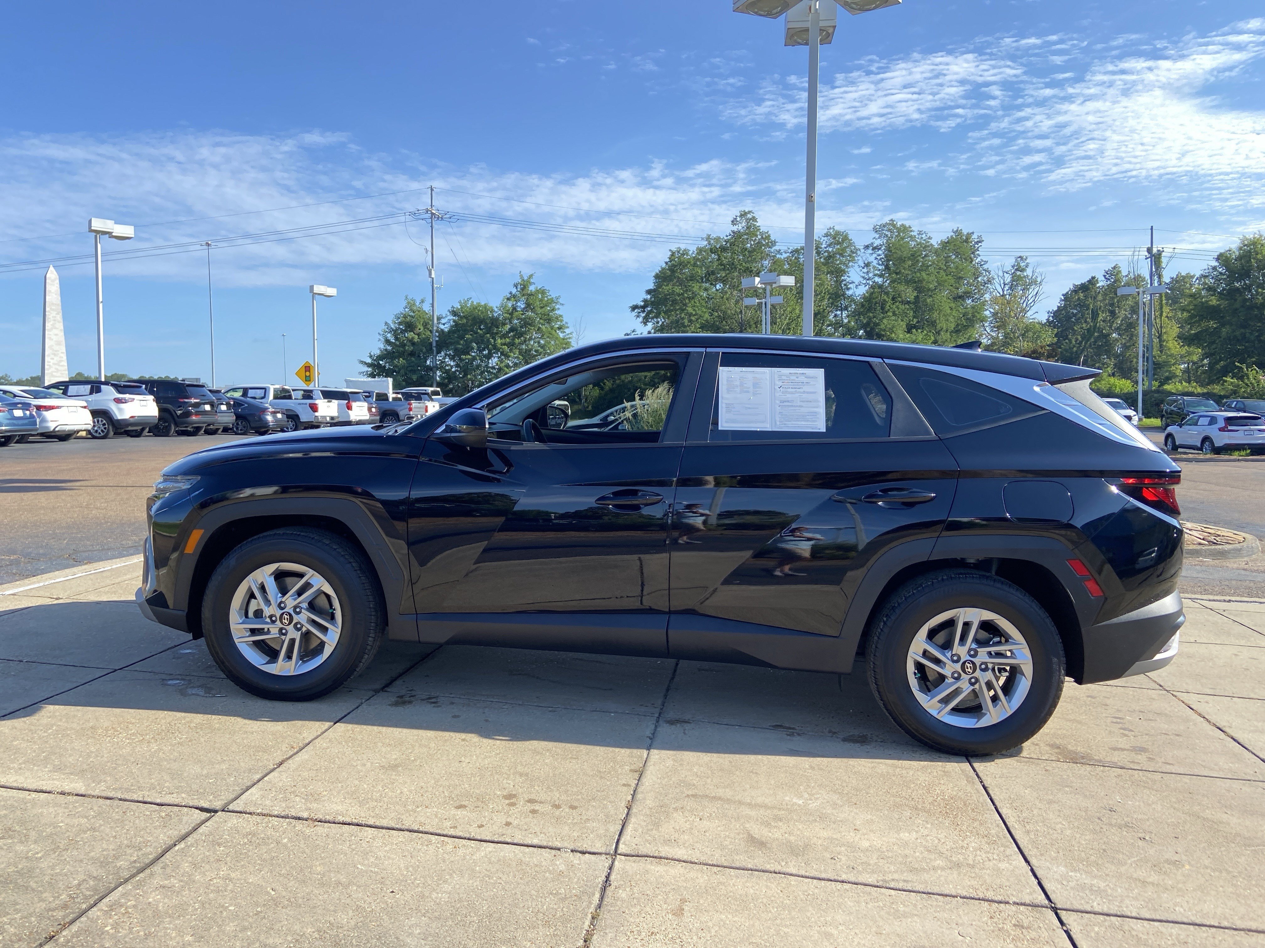 Used 2025 Phantom Black Hyundai SE image 7