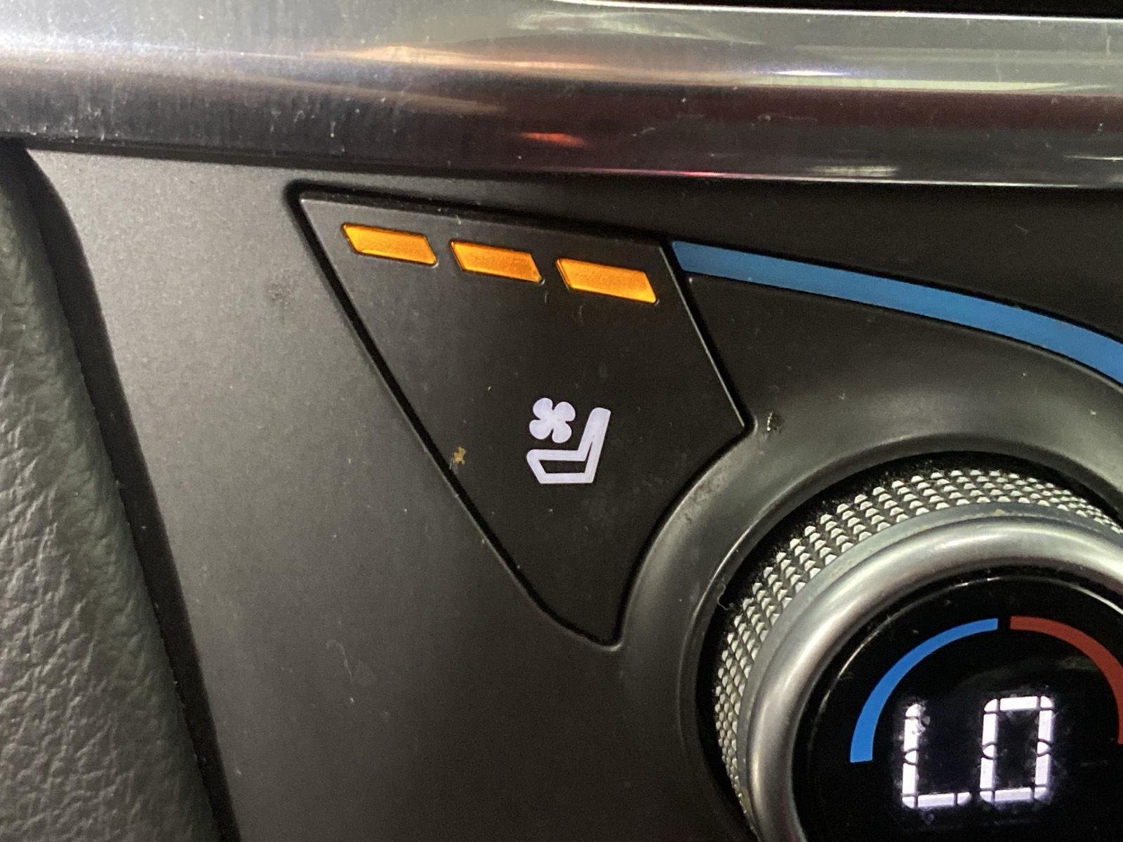 Used 2019 Silver Ice Metallic Chevrolet Premier image 23