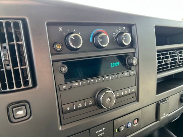 2025 Chevrolet Express Cargo Work Van - Photo 10