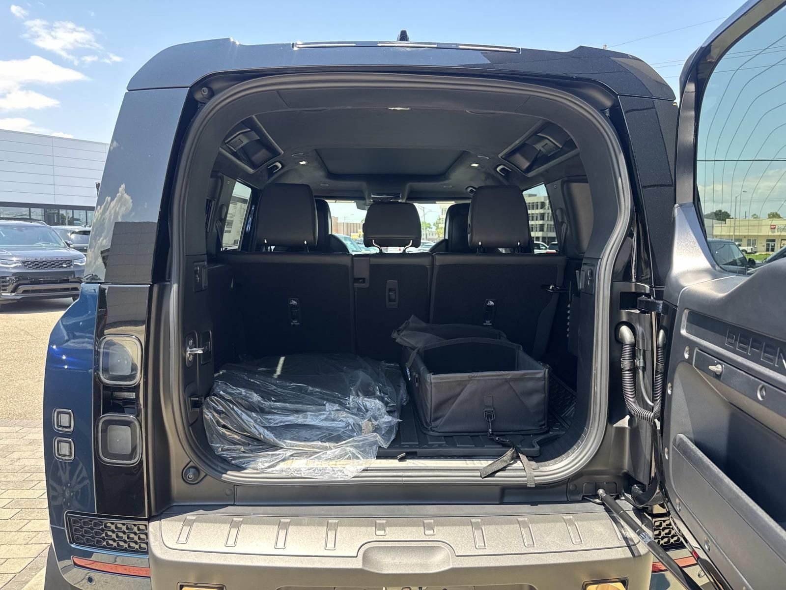New 2026 Sargasso Blue Land Rover OCTA image 7