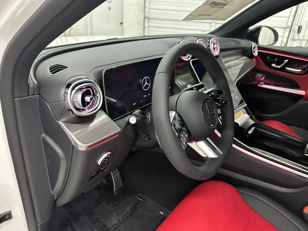 New 2027 White Mercedes-Benz GLC 300 image 13