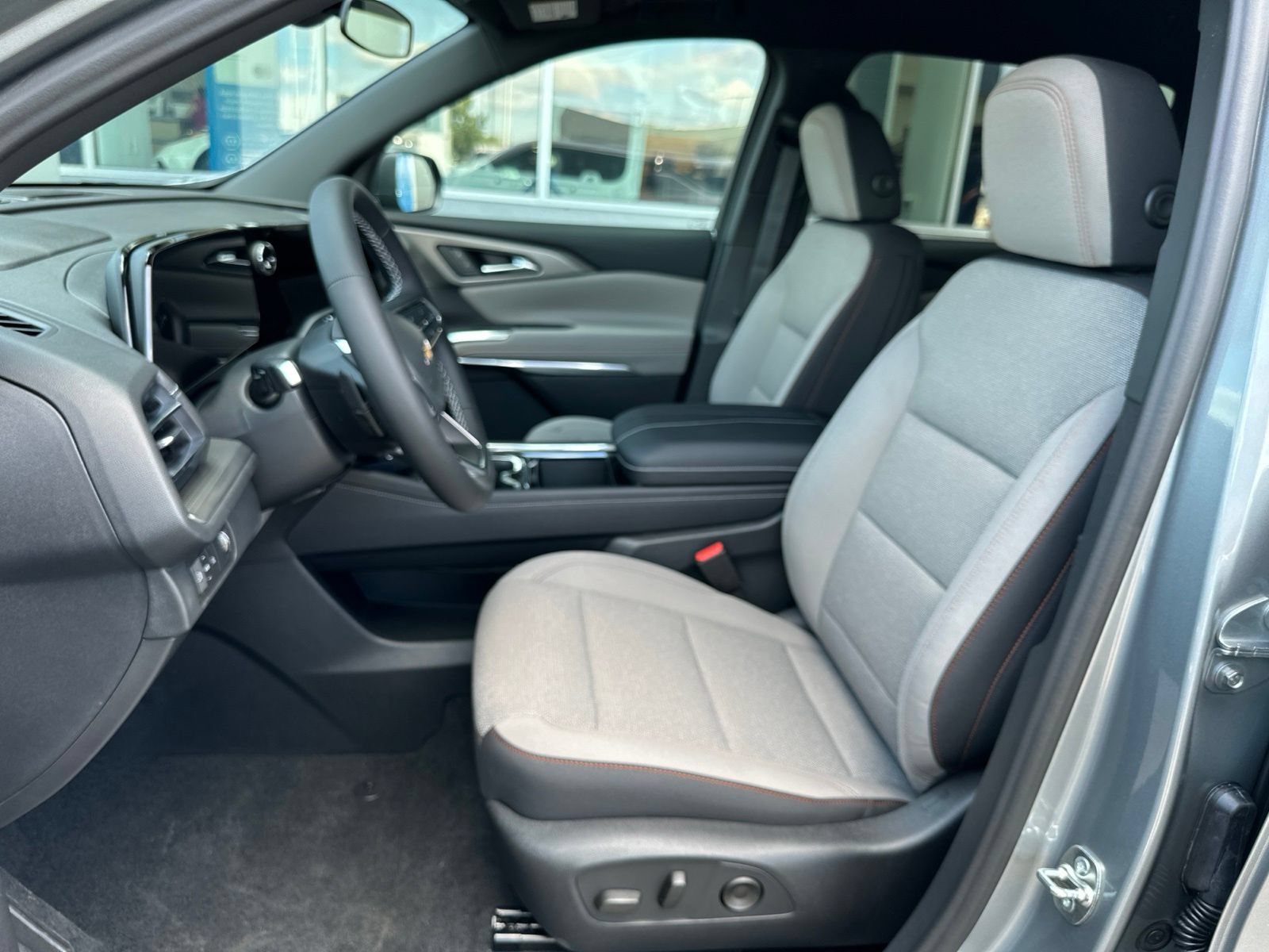 2027 Chevrolet Traverse LT - Photo 17