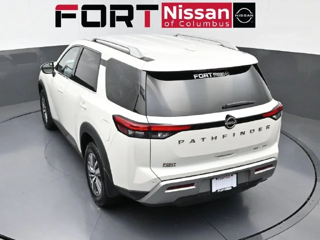 Used 2022 White Nissan SL image 43