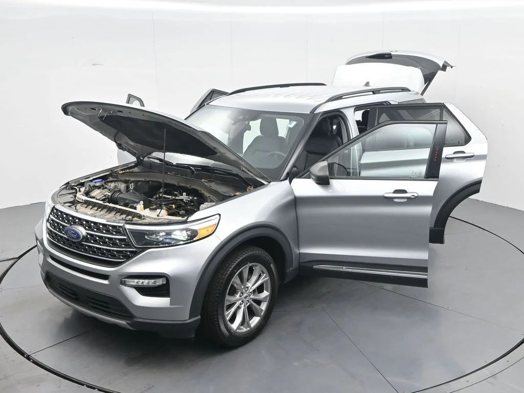 Certified Used 2023 Silver Metallic Ford XLT image 33