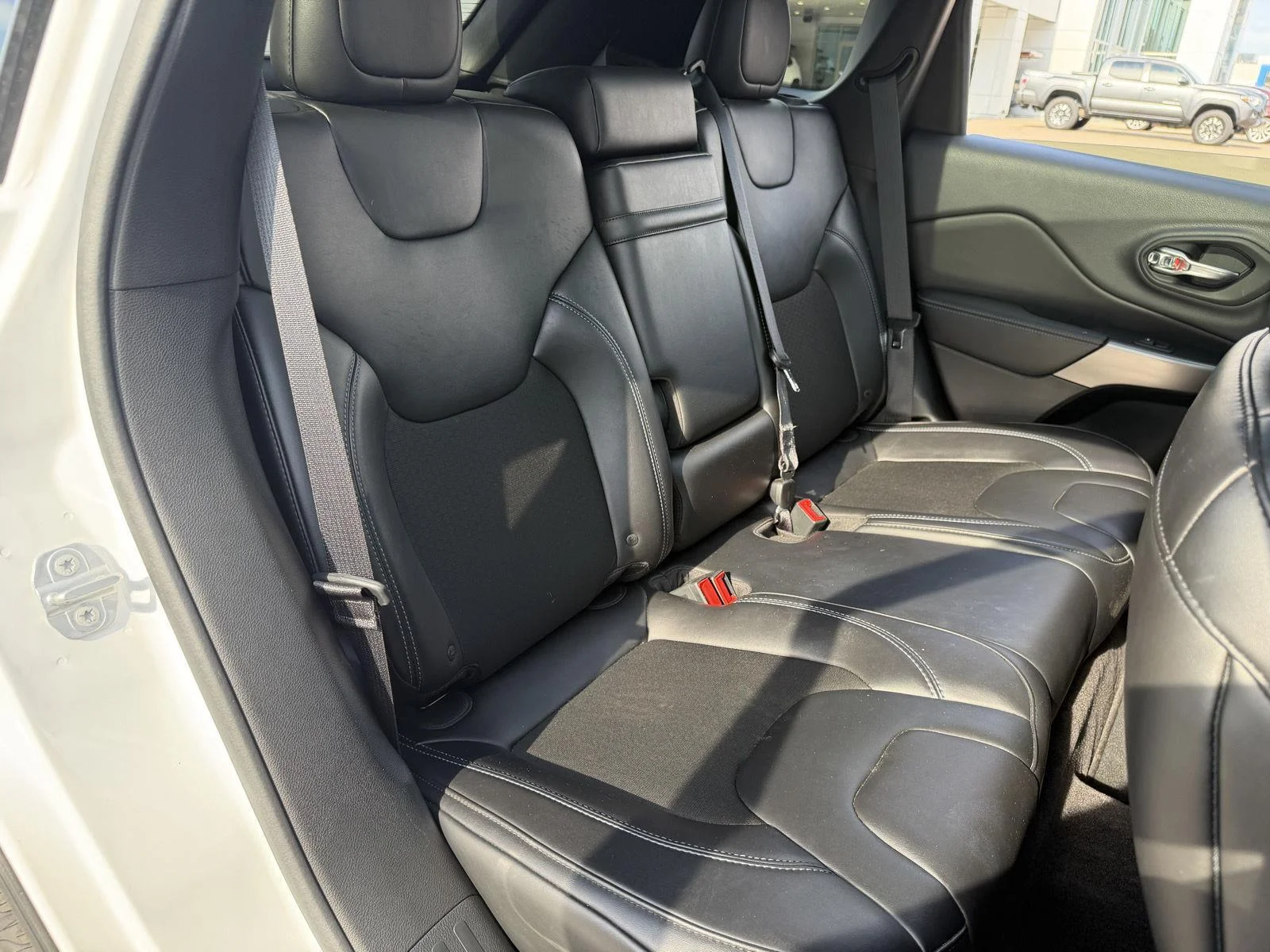 Used 2019 Bright White Clearcoat Jeep Latitude Plus image 20