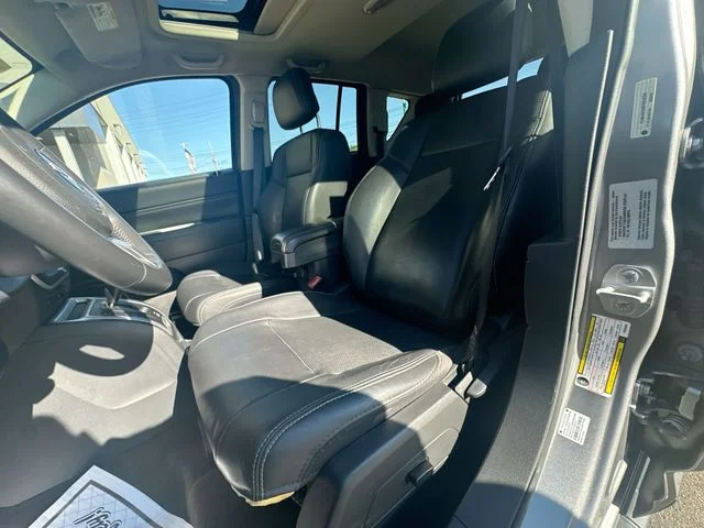 Used 2015 Silver Jeep Latitude image 13