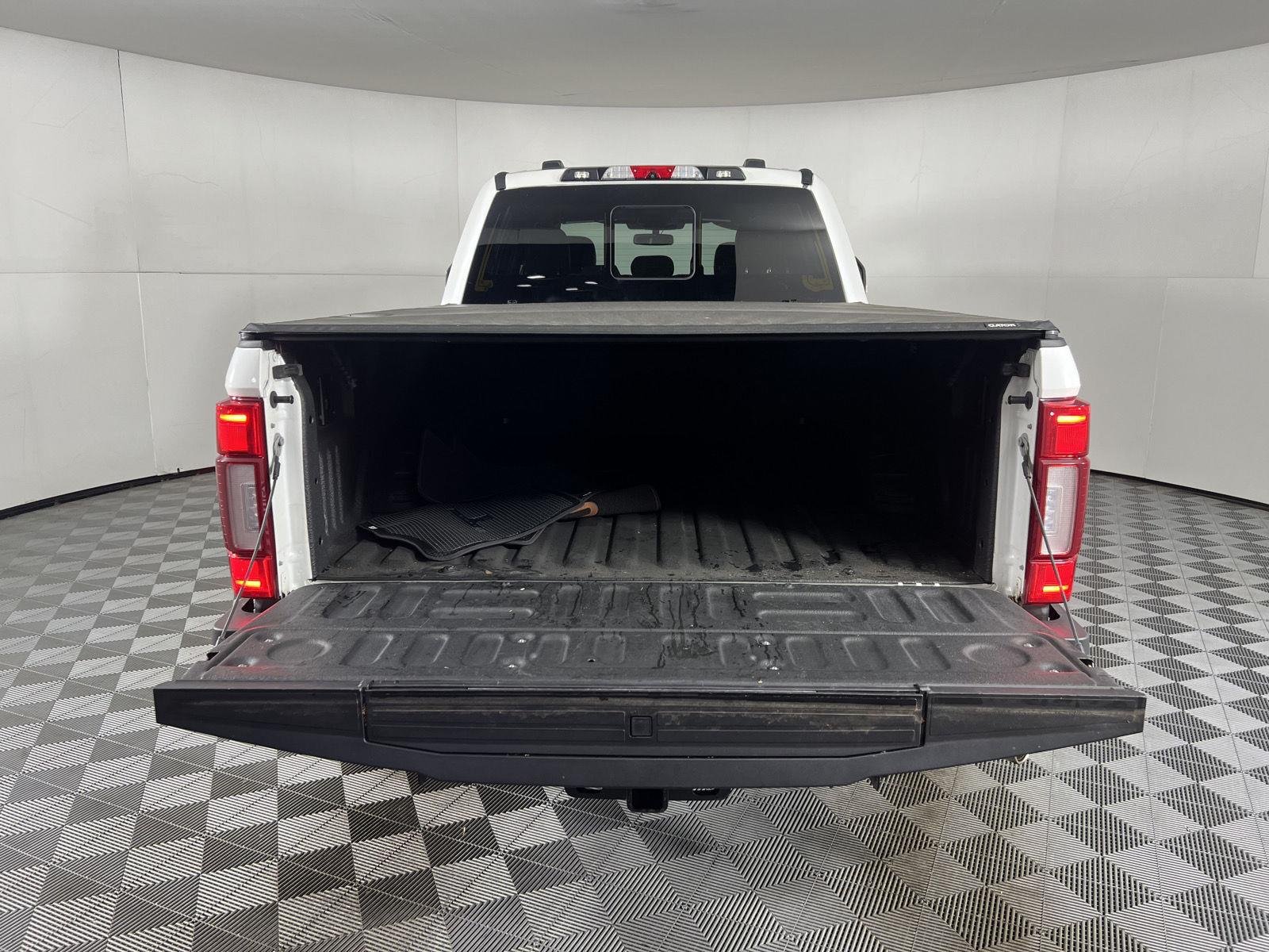 Used 2022 Star White Metallic Tri-Coat/Stone Gray Ford King Ranch image 9