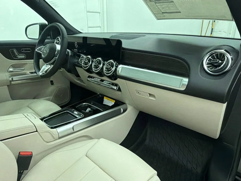 New 2026 Black Mercedes-Benz GLB 250 image 27