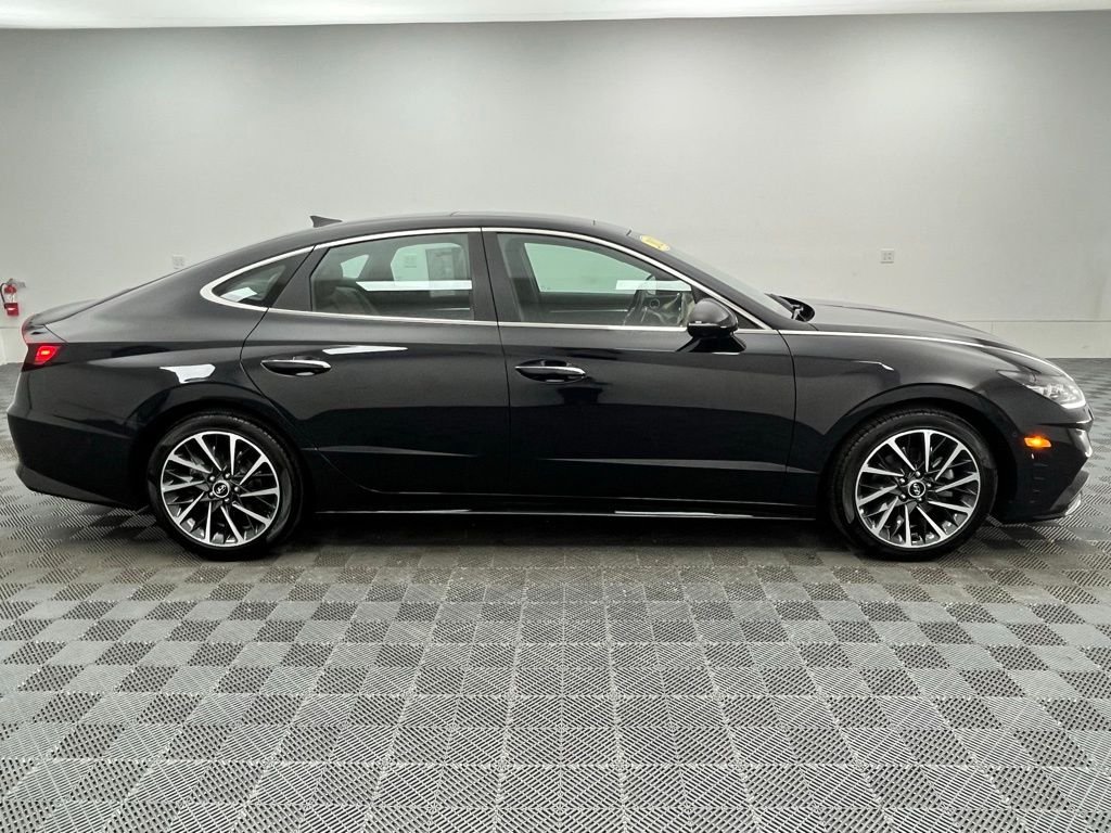 Used 2023 Carbon Blue Hyundai Limited image 8