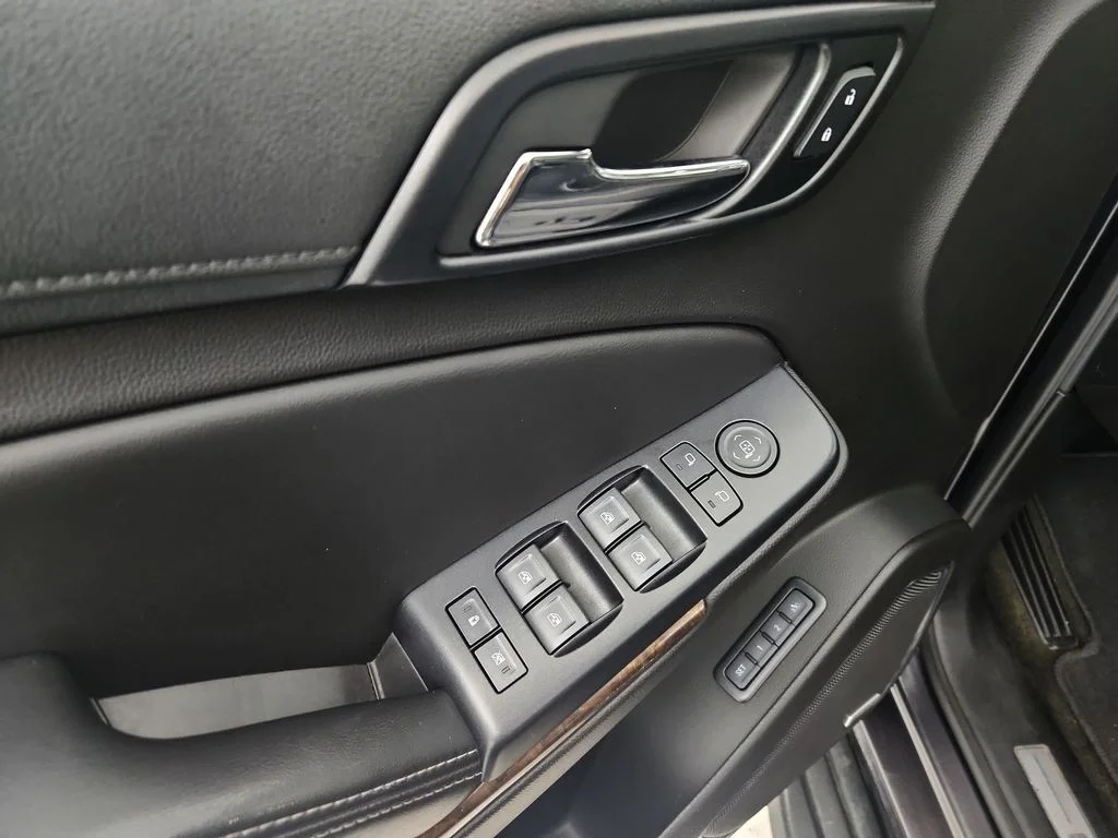 Used 2017 Gray Chevrolet LT image 5