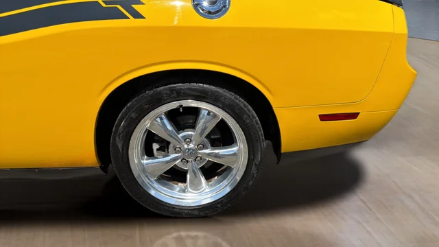 Used 2010 Yellow Dodge R/T image 28