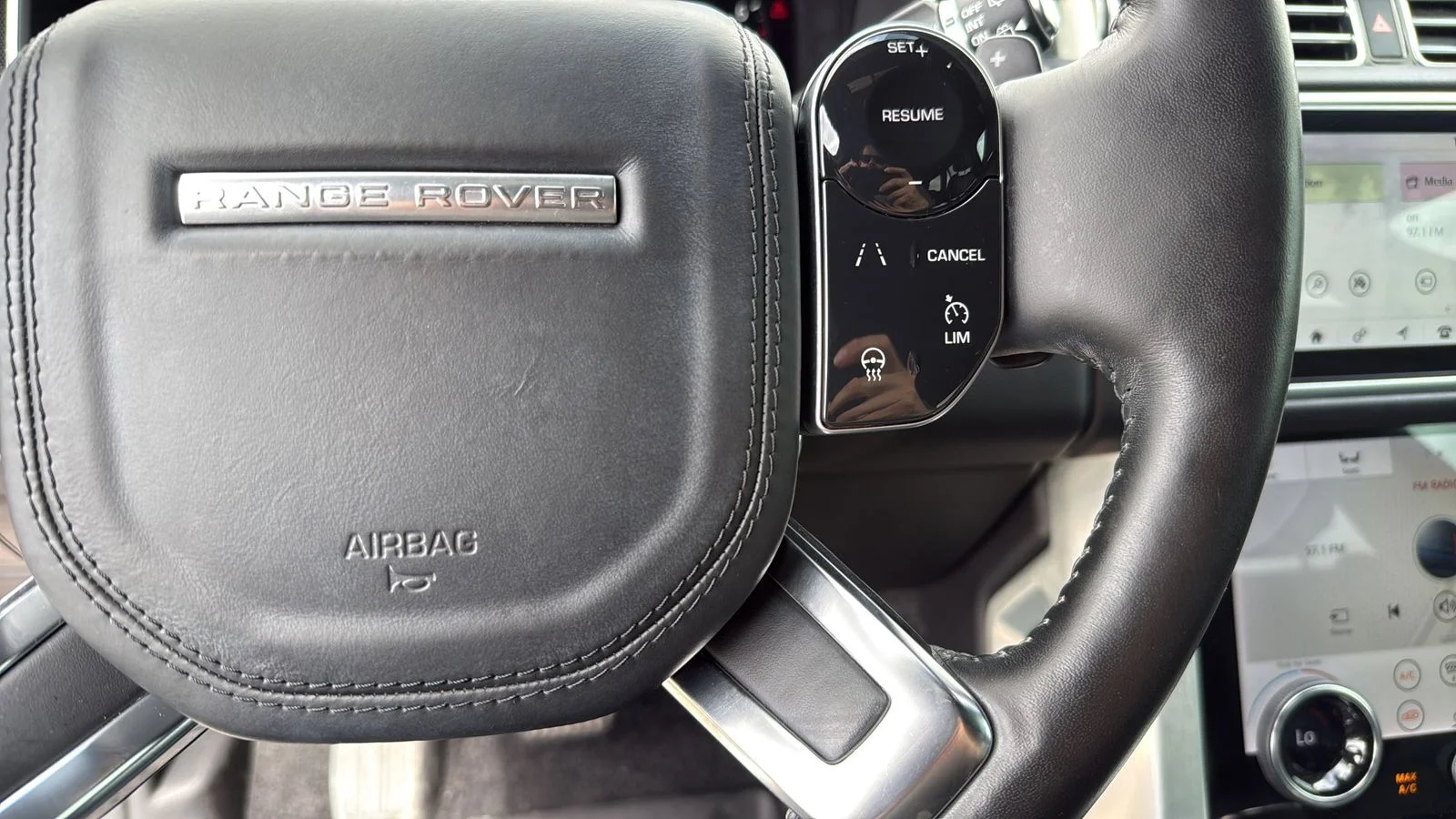 Used 2019  Land Rover 3.0L V6 Supercharged image 12