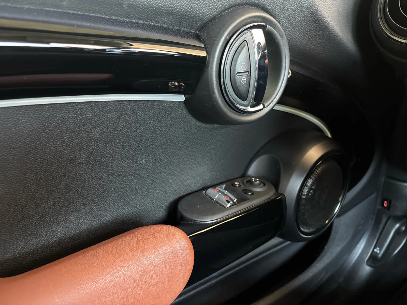 Used 2024  MINI Cooper SE image 19