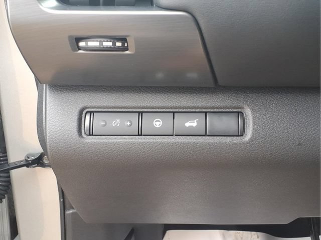 Used 2025  Nissan SL image 14