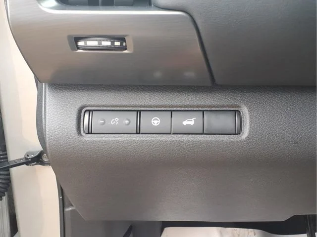 Used 2025  Nissan SL image 14
