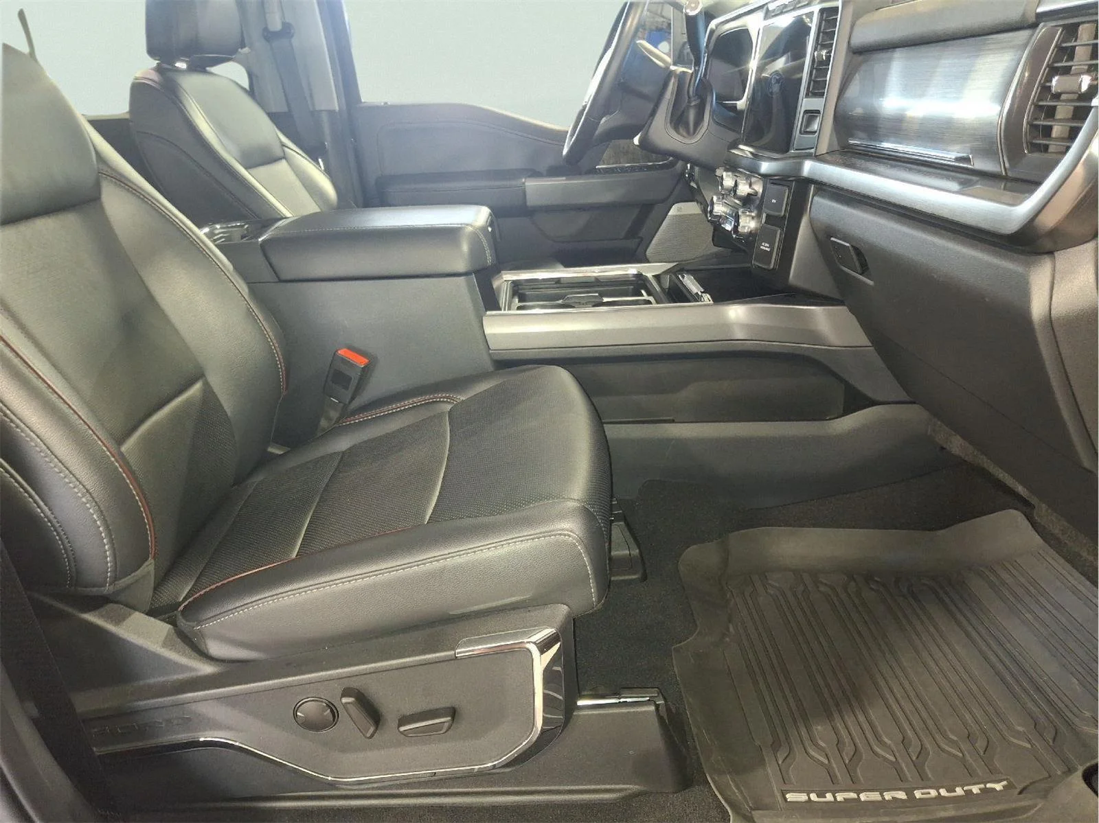 Used 2024 Agate Black Ford LARIAT image 27