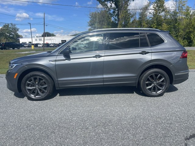 Used 2022 Gray Volkswagen SE image 2