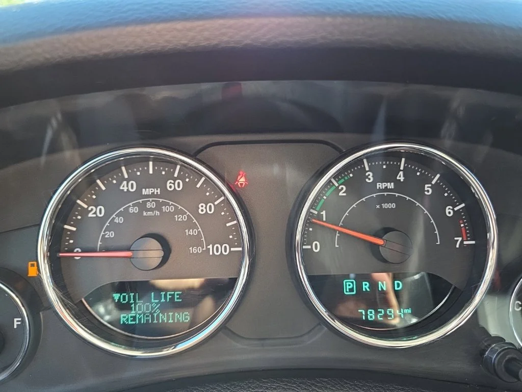 Used 2017 White Jeep Unlimited Sahara image 31