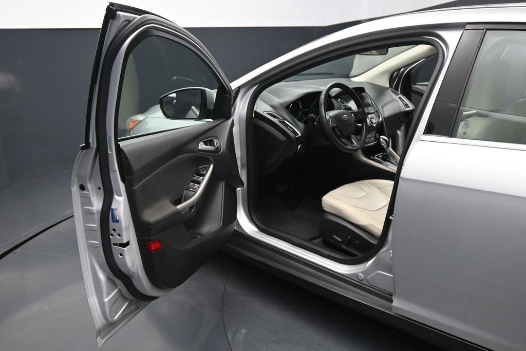 Used 2023 Black Ford Outer Banks image 9