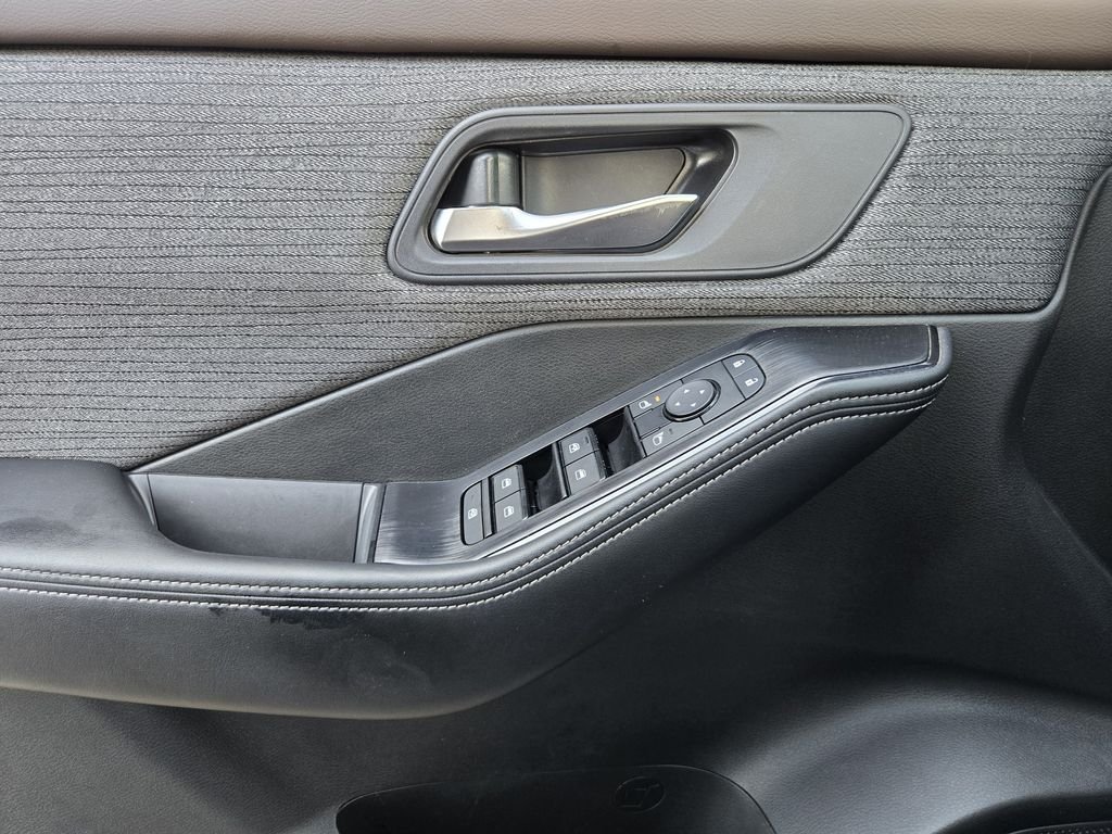 Used 2023 Gray Nissan SV image 18