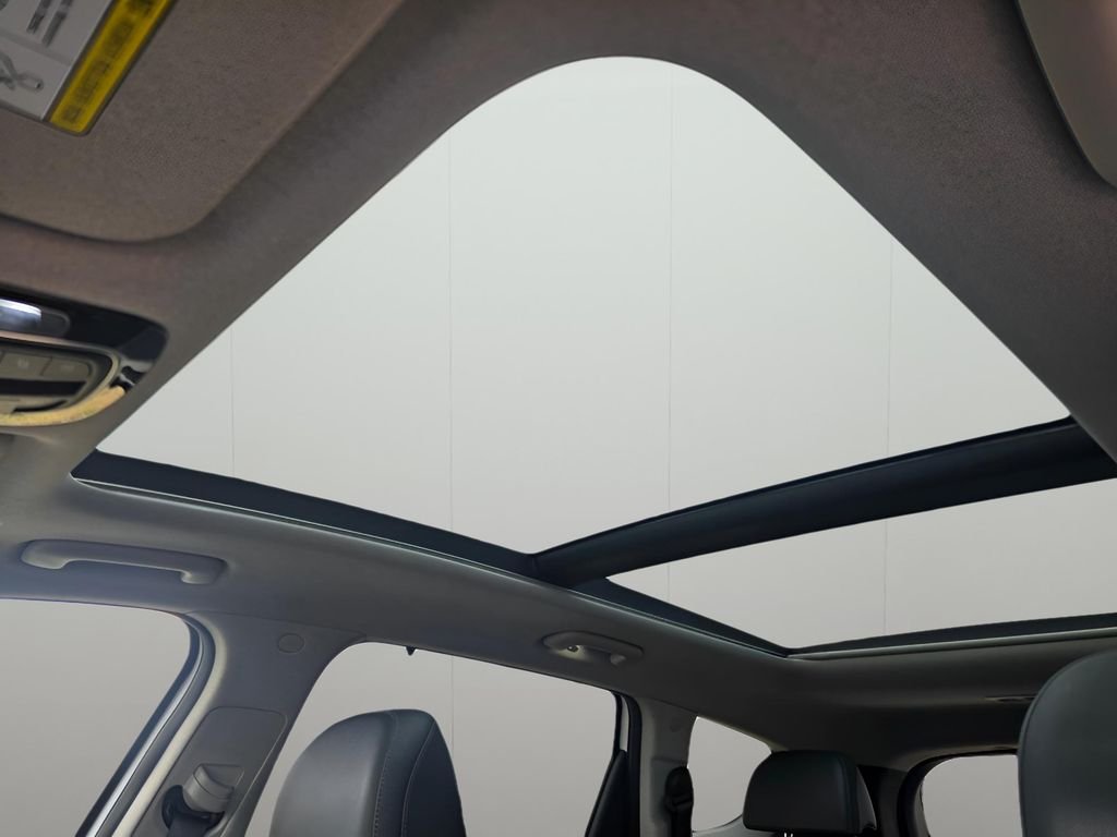 Used 2022 Quartz White Hyundai Limited image 21