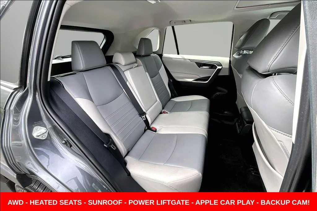 Used 2020 Gray Toyota XLE Premium image 24
