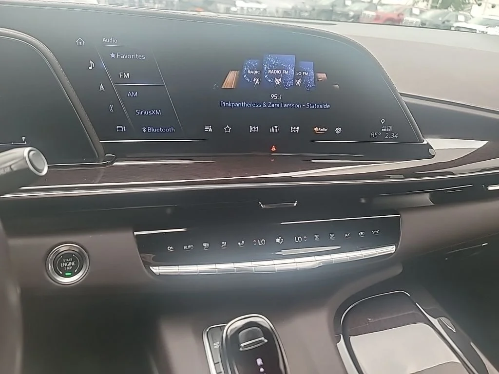 Used 2024 Silver Cadillac Sport Platinum image 21