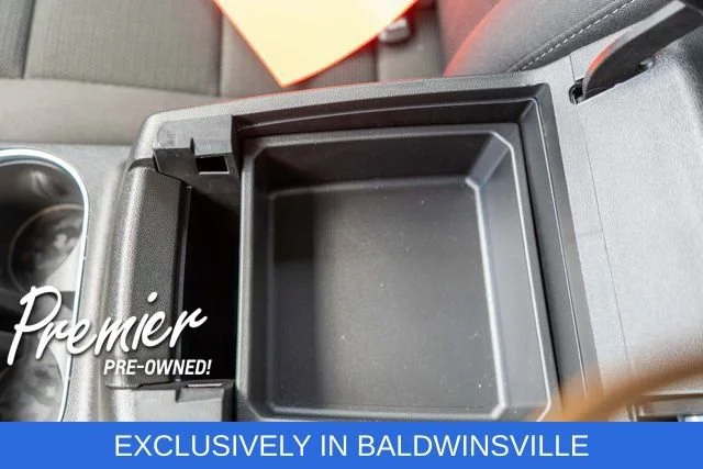 Used 2025 Summit White GMC Elevation image 31
